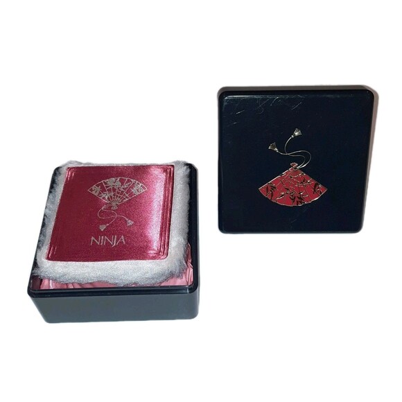 Vintage Ninja Perfumed Dusting Powder by Parfums De Coeur 3 oz NEW INSIDE - Picture 3 of 5